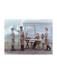 1:35 Soviet Military Servicewomen (1939-1942) (4 f