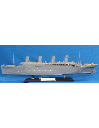 1:400 R.M.S. TITANIC PREMIUM EDITION WITH LED