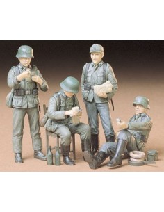 1:35 German Soldiers at Rest