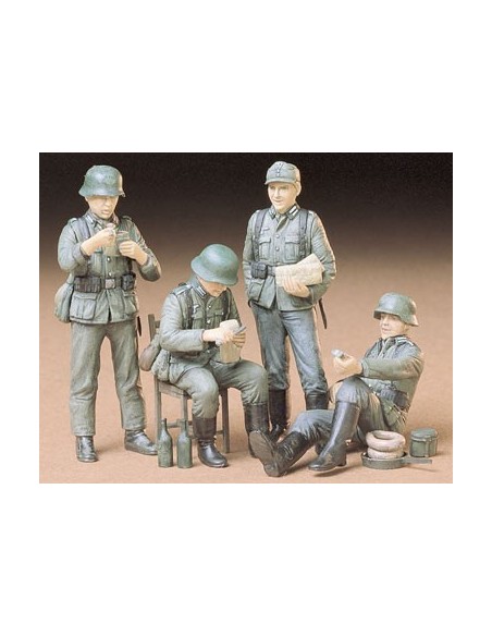 1:35 German Soldiers at Rest