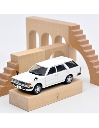 1:43 Nissan Cedric Van Deluxe 1995-White