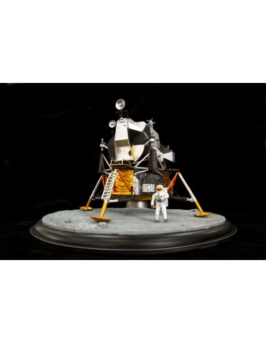 SO 1:48 Apollo 11 Lunar Module "Eagle" w/Astronaut