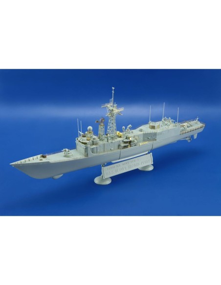 1:350 USS Oliver Hazard Perry FFG-7