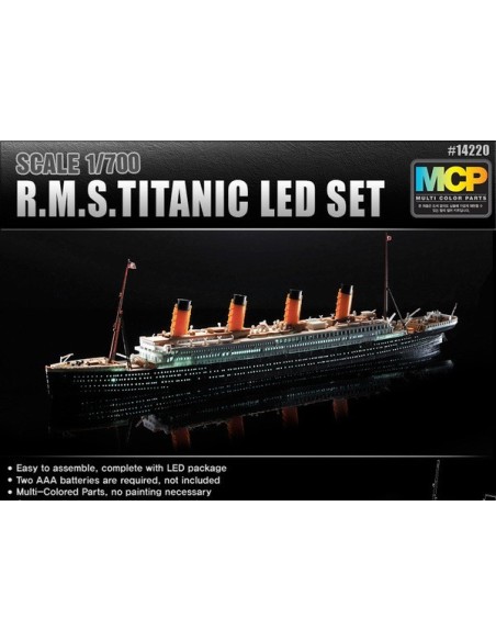 1:700 RMS TITANIC + LED SET