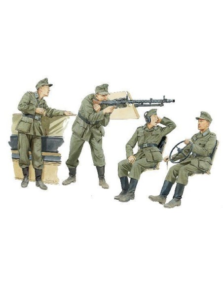 1:35 German Halftrack Crewmen