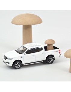 1:43 RENAULT ALASKAN 2017 WHITE