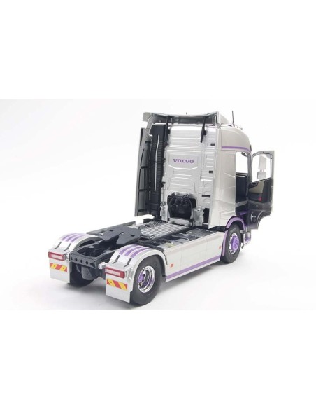 124 VOLVO TRUCKS FH GLOBETROTTER XL SILVER  PURP